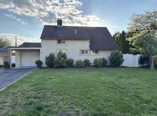 55 Acre Ln, Hicksville, NY 11801