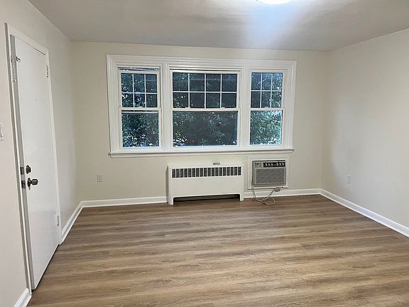 2nd image of 6842 Oxford Ave Floor 1