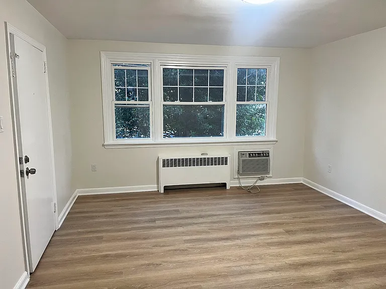 6842 Oxford Ave #1 — Photo 2