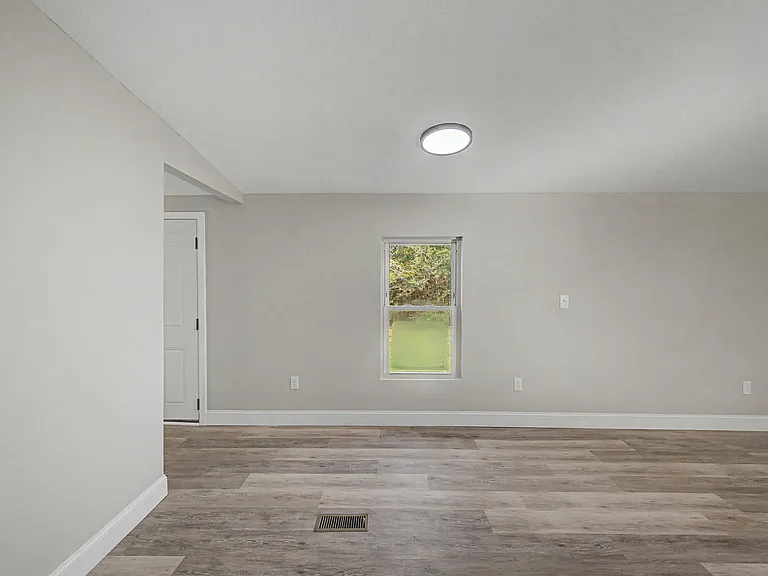 512 W Bach Dr — Photo 12