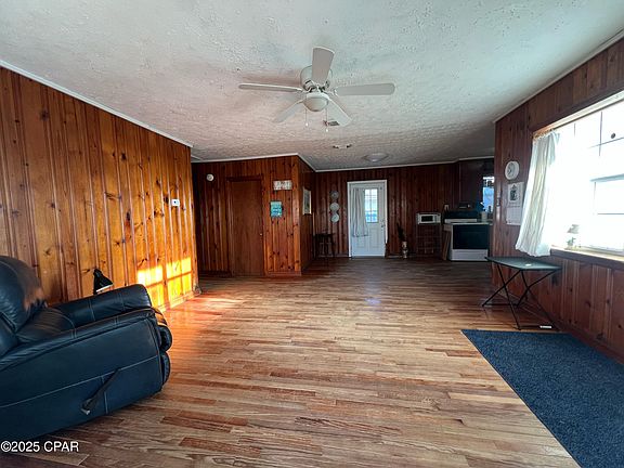 4th image of 217 Le Grand Dr