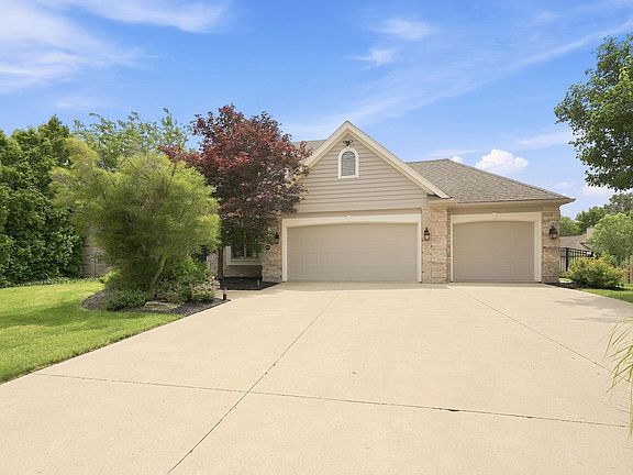 3rd image of 10115 Red Oak Ct