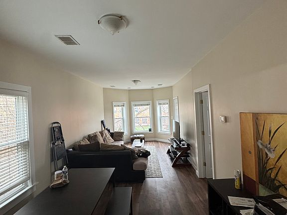 3rd image of 1718 W Morse Ave #2