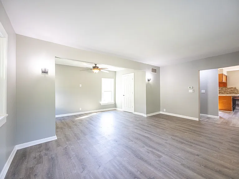 52 East Ave — Photo 9