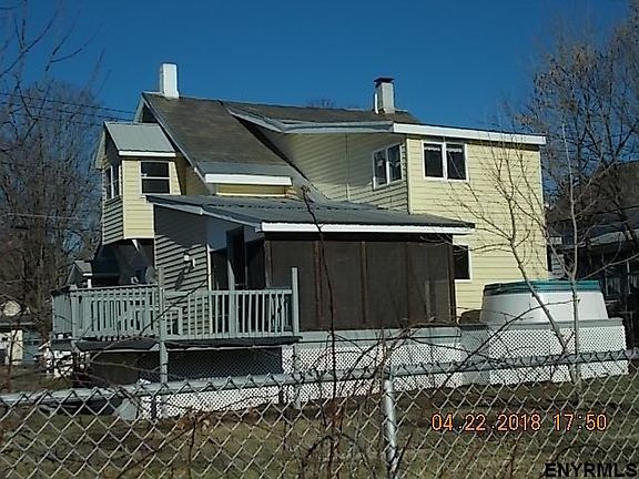 2nd image of 11 Cortland St