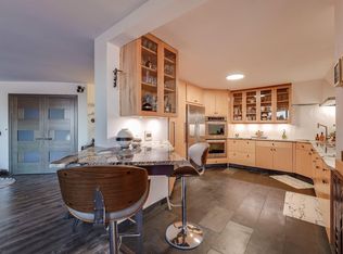 903 Harmon Cove Tower, Secaucus, NJ 07094