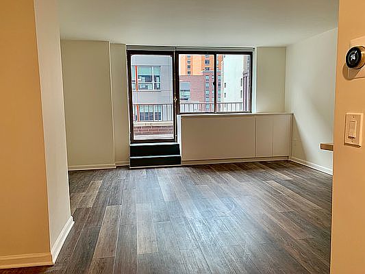 3rd image of 520 W 43rd St #E6