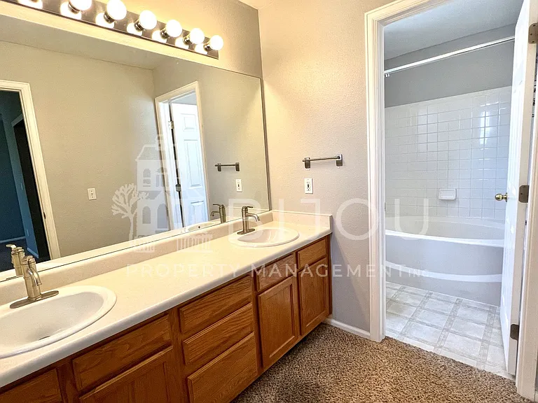 3739 Range Dr — Photo 6
