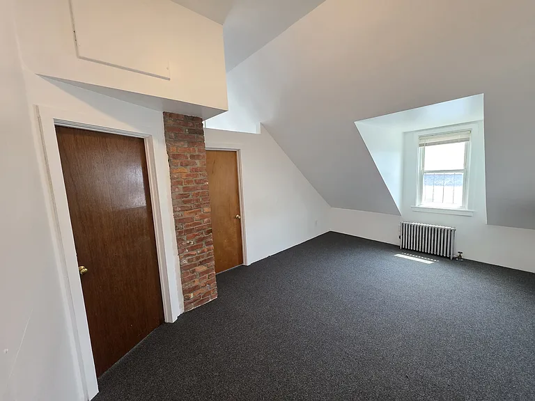 389 Bullocks Point 3rdflr 2b/1b Heatincluded Freshpaint Newfloors — Photo 4
