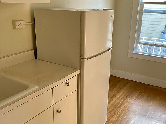 4th image of 325 Franklin St APT 36