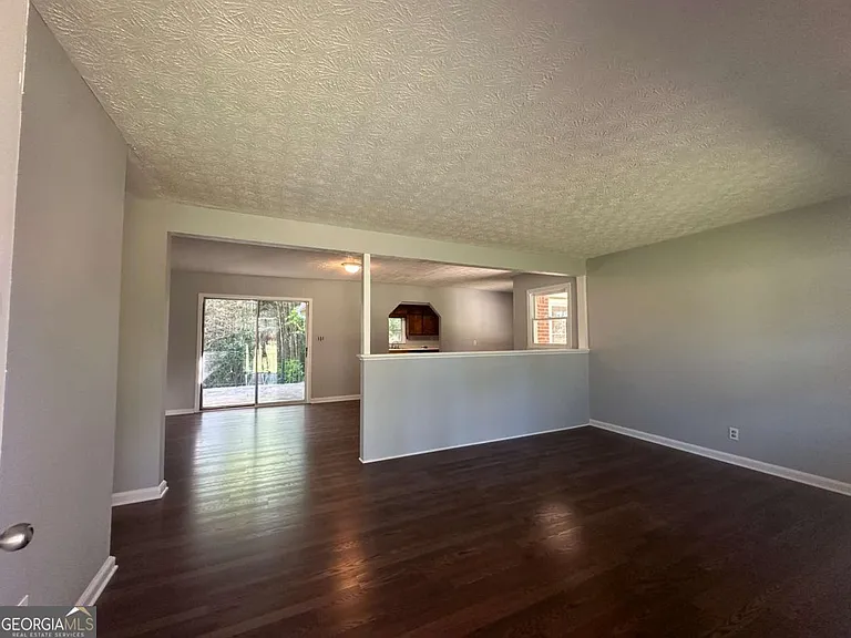 1809 Stratford Arms Dr — Photo 3