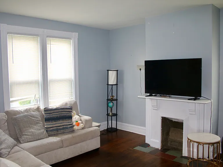 6125 Clephane Ave — Photo 4