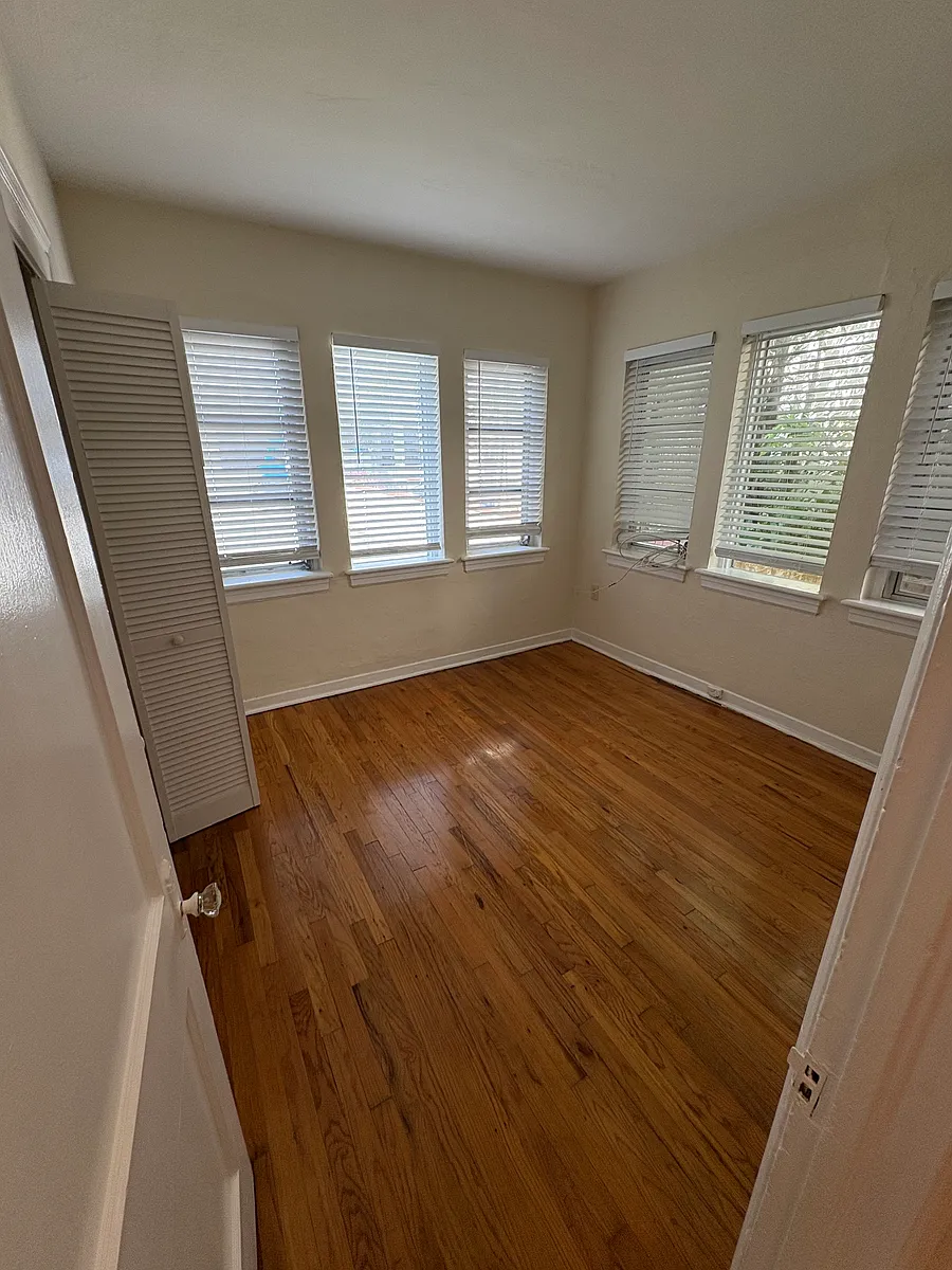 smaller room - 727 Almeria Ave