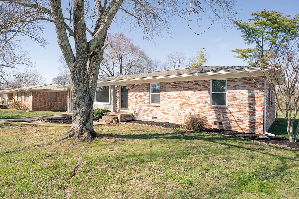 3 bed, 2.5 bath, 1666 sqft, $2,500 — Photo 3