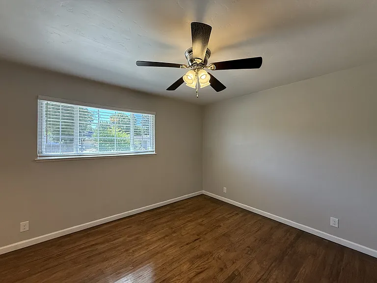 1476 Hooker Oak Ave — Photo 7