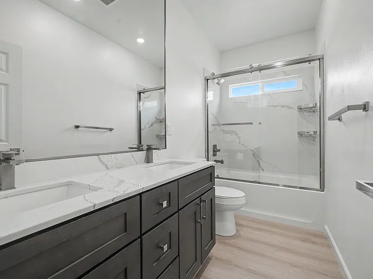 2426 Village Dr — Photo 27