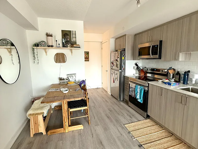 556 Marlee Ave #321 — Photo 2