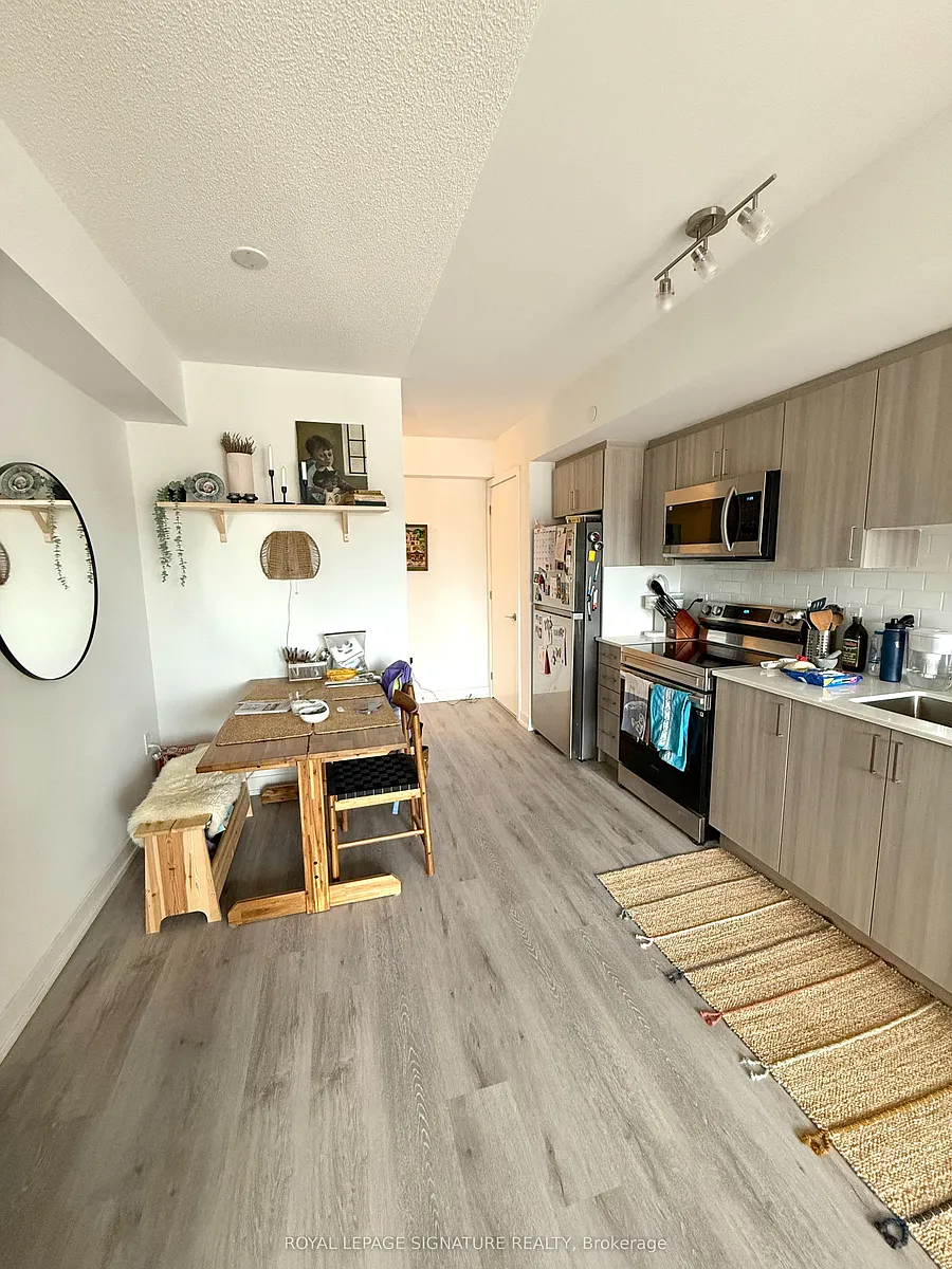 Building Photo - 556 Marlee Ave #321