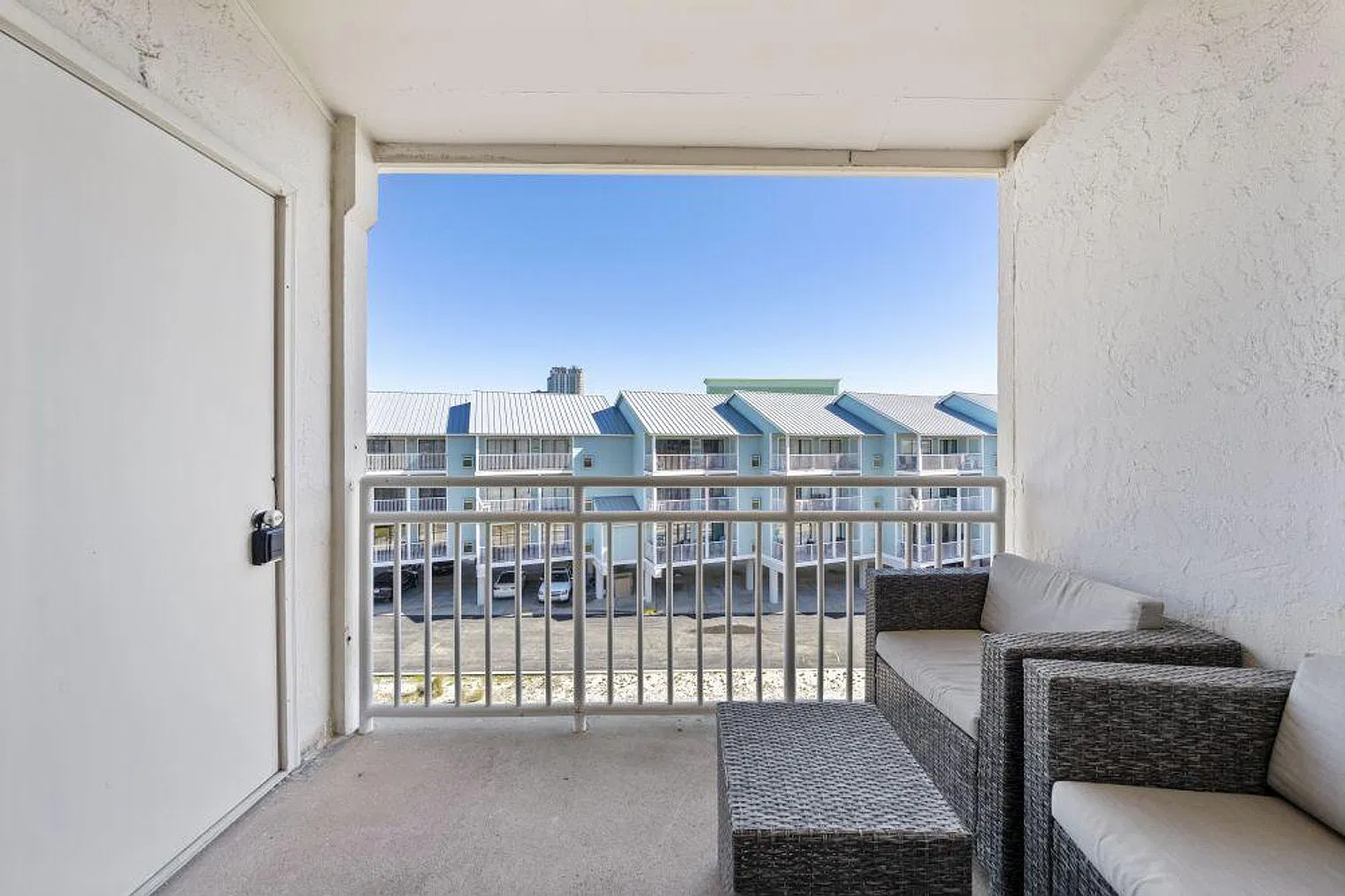 1 bed, 2.0 bath, 742 sqft, $2,445 — Photo 4