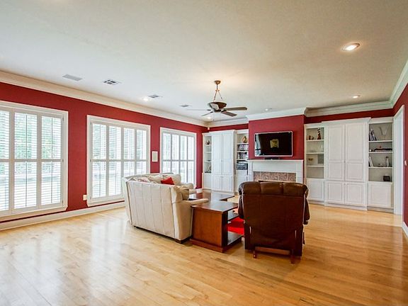 5th image of 41 Fairway Oaks Dr