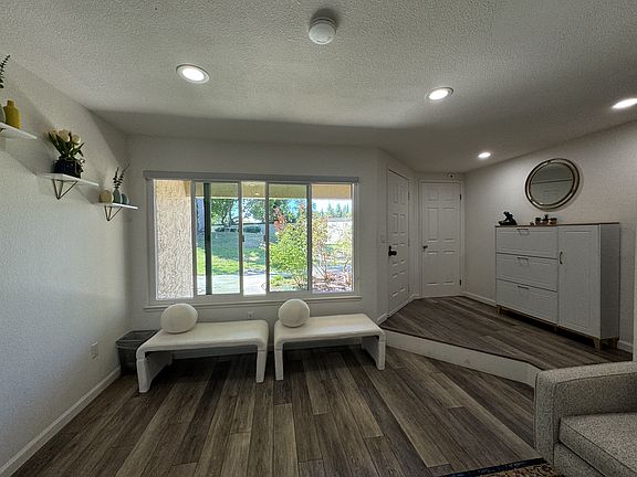 3rd image of 660 N Ahwanee Ter