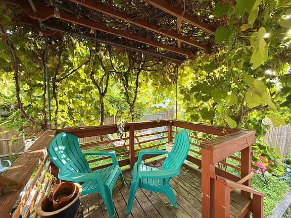 3rd image of 18 Radcliffe Rd #2