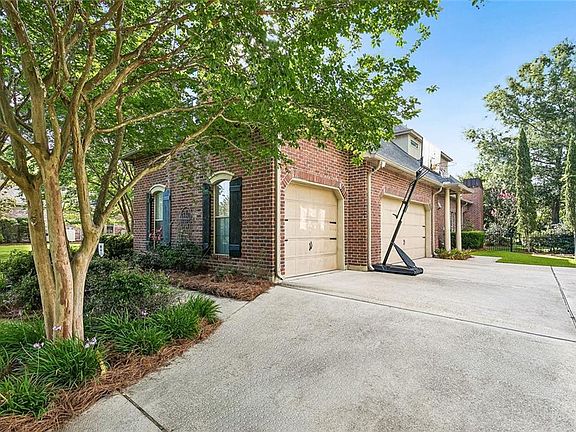 3rd image of 474 Pencarrow Cir