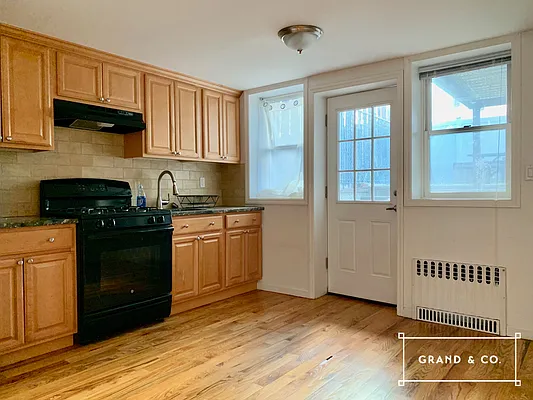 Rented by Grand & Co. | media 12