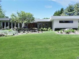 2 Hunters Run, Woodbury, NY 11797
