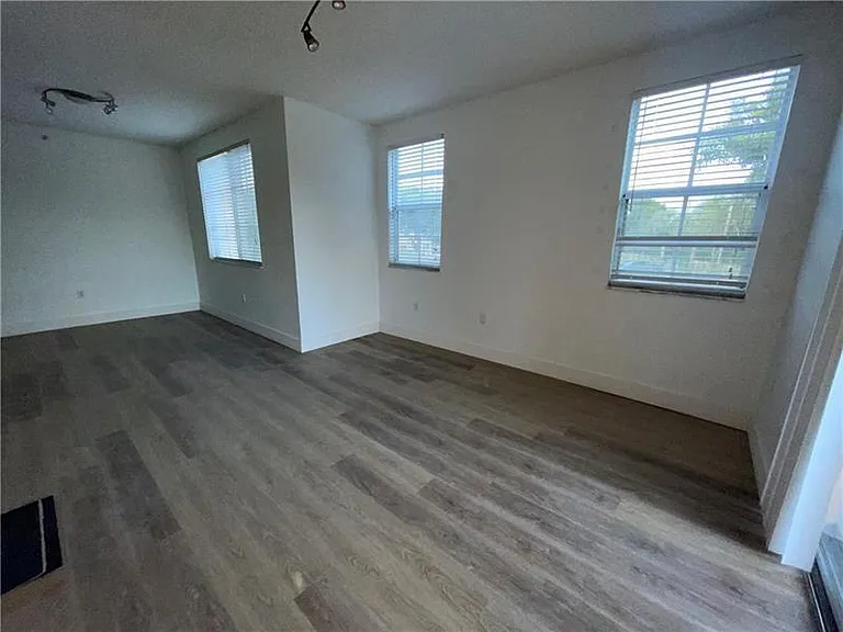2160 E Preserve Way #201 — Photo 7