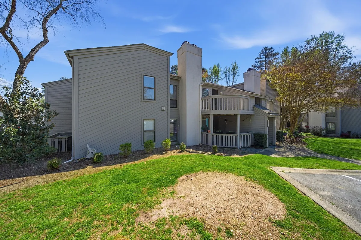 Building Photo - 448 Deerwood St #F5