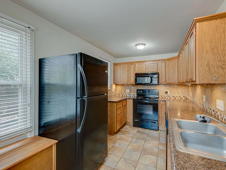 3505 Marlborough Ave — Photo 10