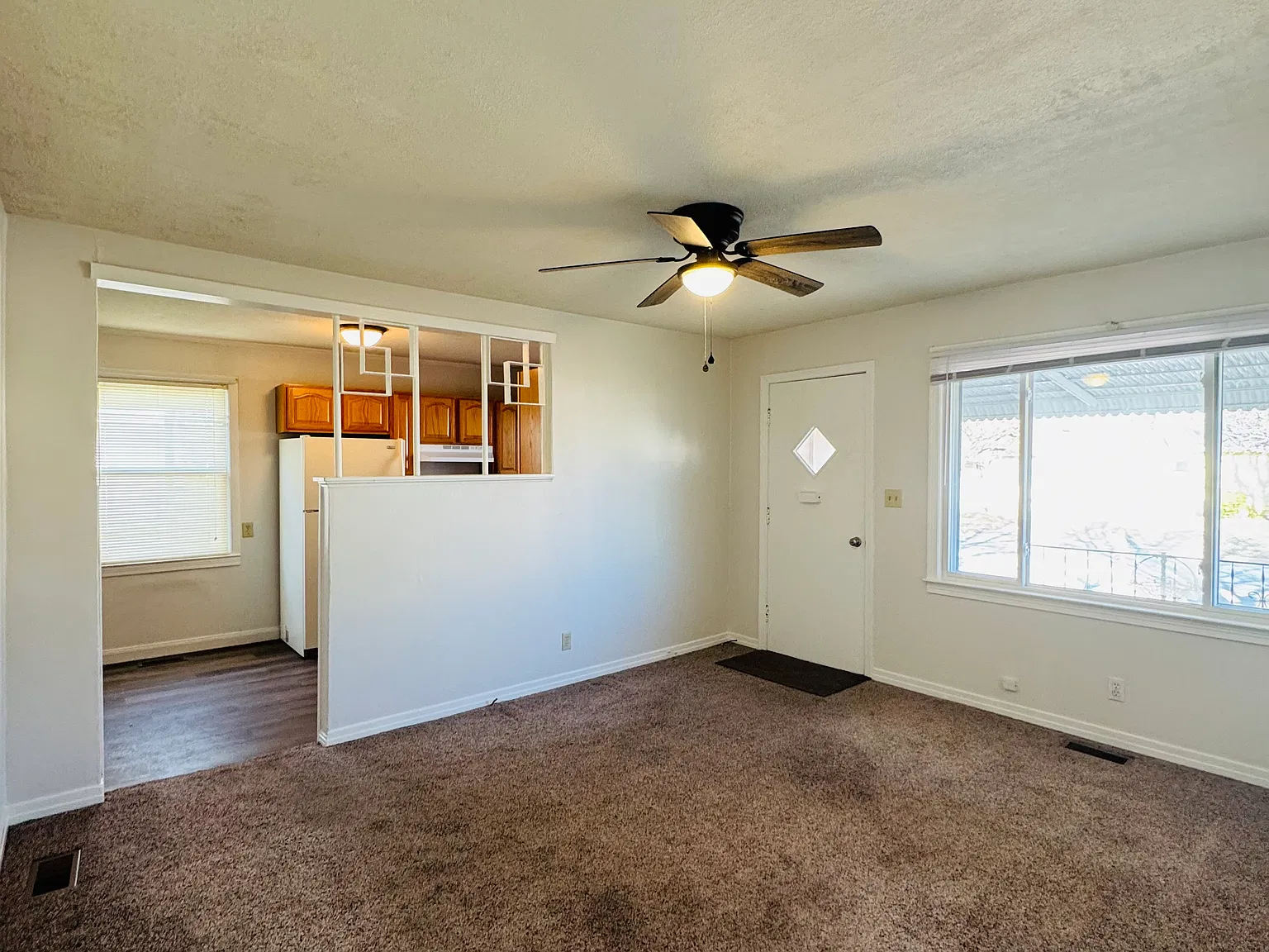 3 bed, 837 sqft, $1,100 — Photo 4