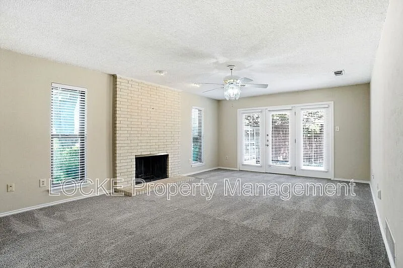 3 bed, 2.0 bath, 1846 sqft, $2,195 — Photo 2