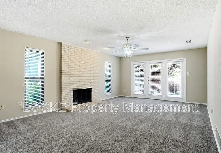 4917 Ledgestone Dr — Photo 2