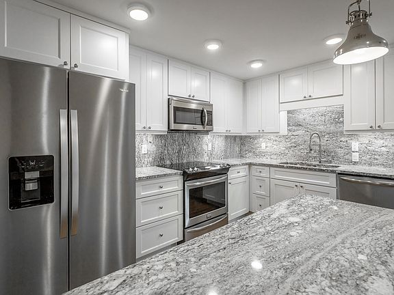 3rd image of 1131 Stringers Ridge Rd APT 14E