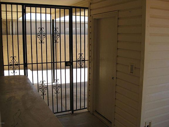 Gated patio, utility/laundry room