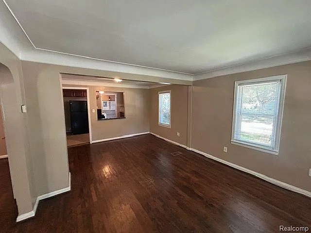 21751 Roslyn Rd — Photo 4