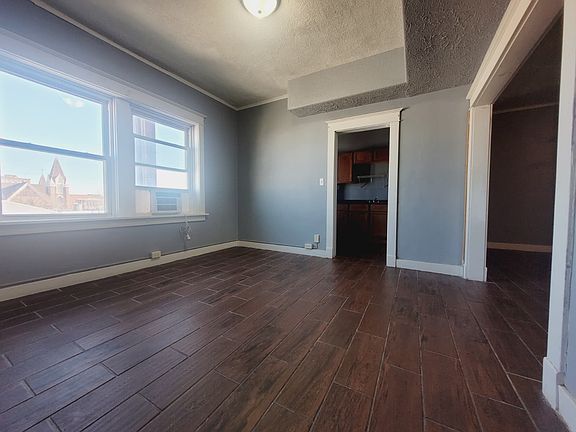 4th image of 209 N Elm St #11518978