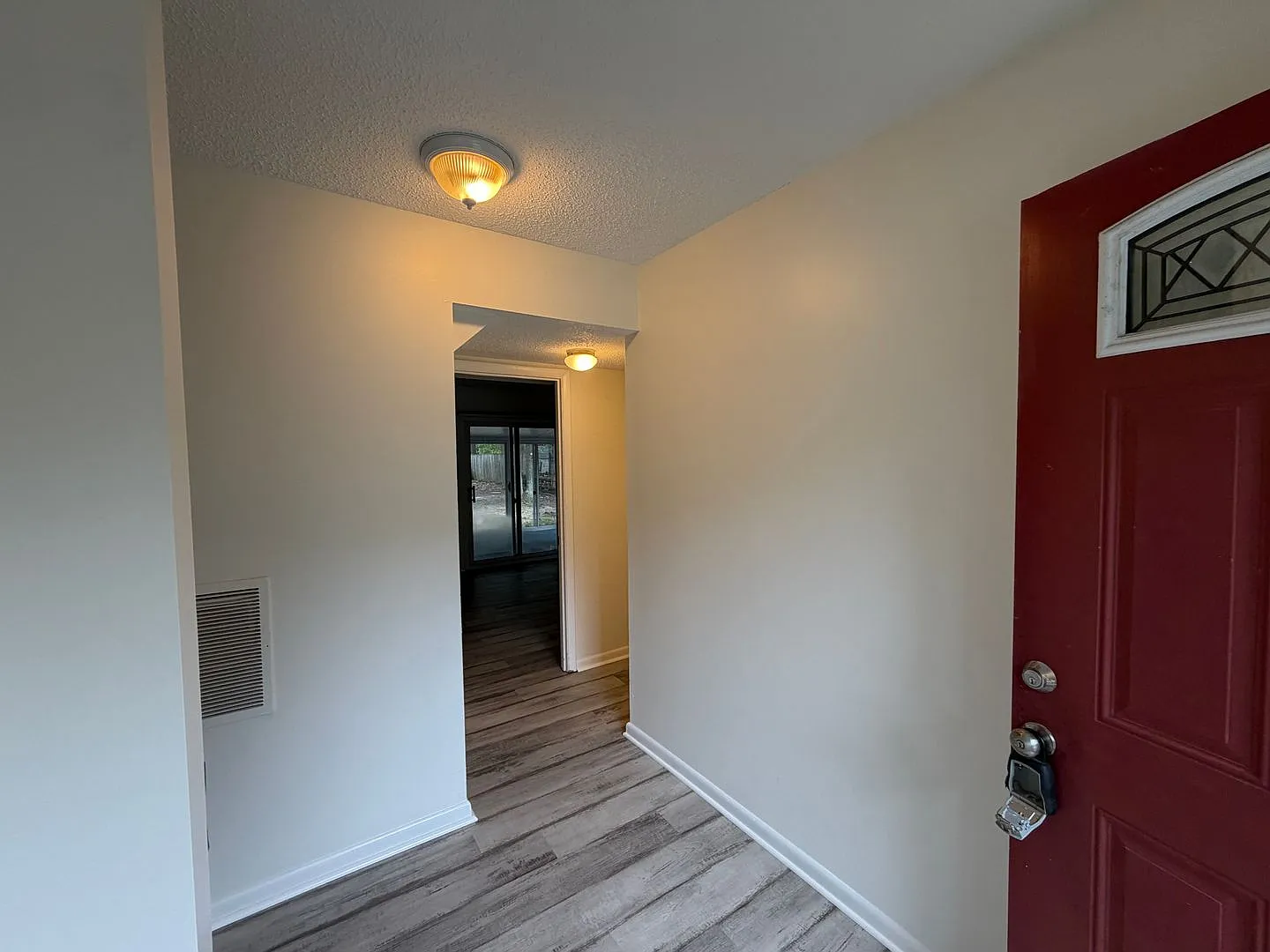 Updated 3-Bedroom, 1.5 bath, Tri-Level with Fenced Backyard Available October 10! — Photo 4