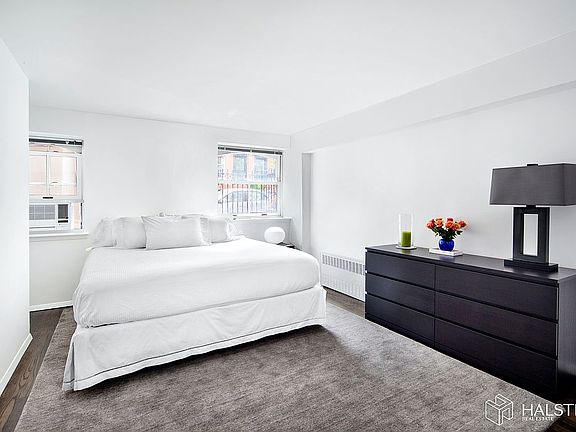 5th image of 313 W 22nd St