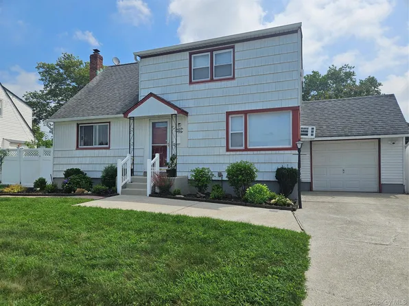 341 Hillcrest Drive, Plainedge, NY 11783