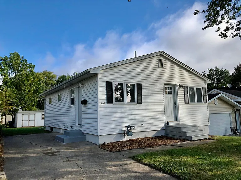 1607 Plymouth Ave — Photo 23