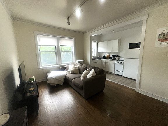 4th image of 4002 N Kenmore Ave #1A
