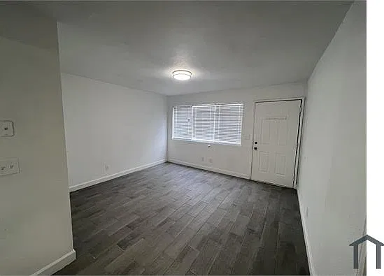 3 bed, 1000 sqft, $1,995 — Photo 4
