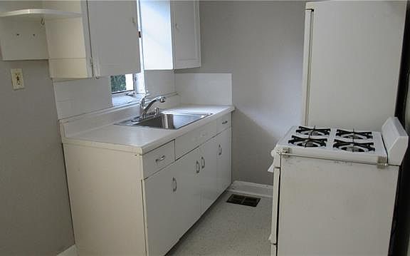 5th image of 4202 1/2 Avenue C