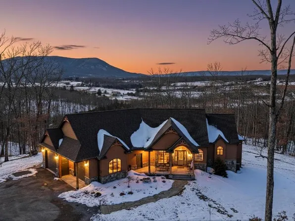 690 Comforter Ln, Middletown, VA 22645