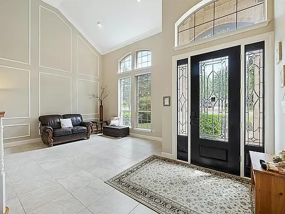 10700 Hastings Ln — Photo 2