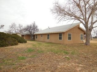 1906 E Country Club Rd, Roswell, NM 88201