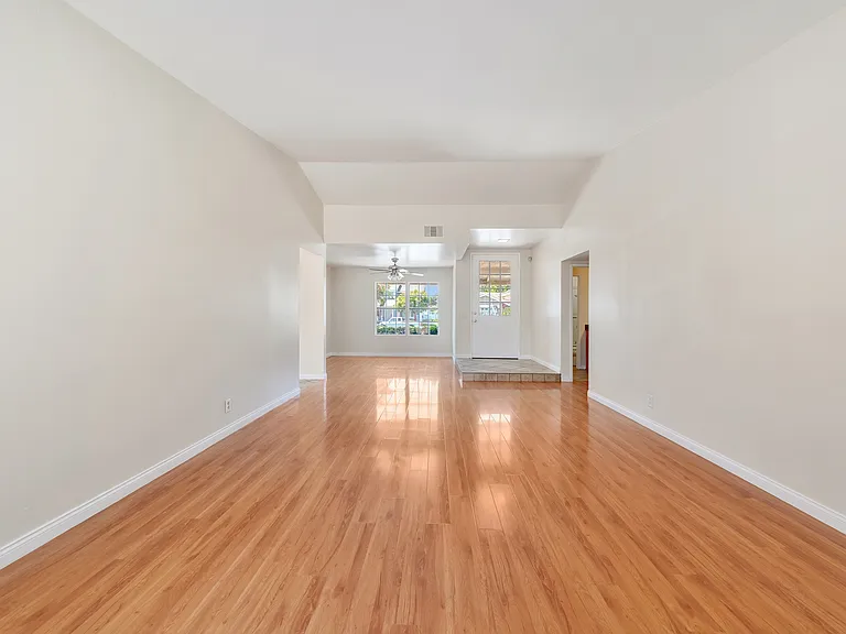 156 Appletree Ave — Photo 14